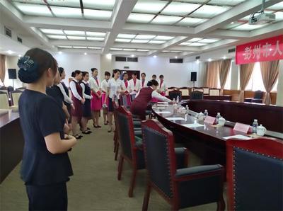 我校禮儀隊開展會議服務(wù)禮儀專項培訓